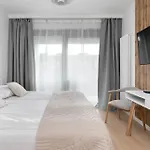 Popieluszki Modern By Solarento Daire