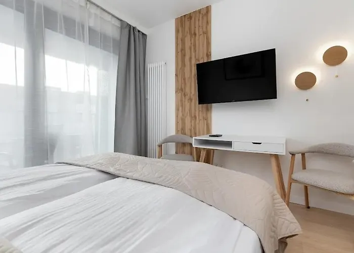 Popieluszki Modern By Solarento Daire