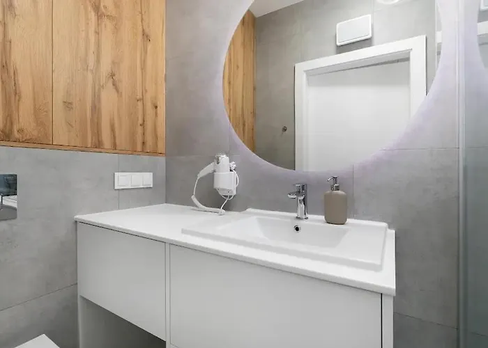 Popieluszki Modern By Solarento Daire